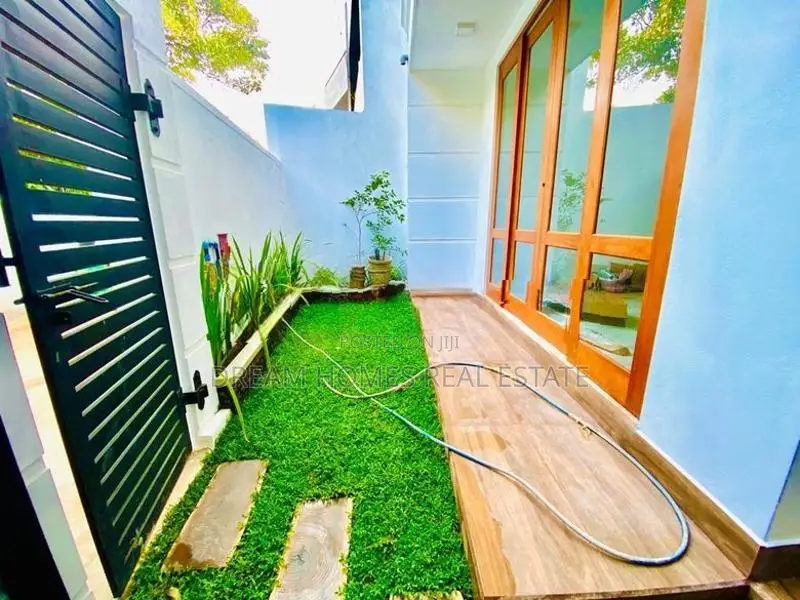 Brand New 3 Storied House for Sale in Piliyandala City.