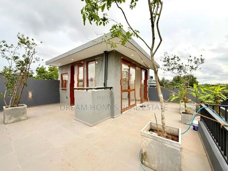 Luxury 4-Bedroom House for Sale – Thalawathugoda