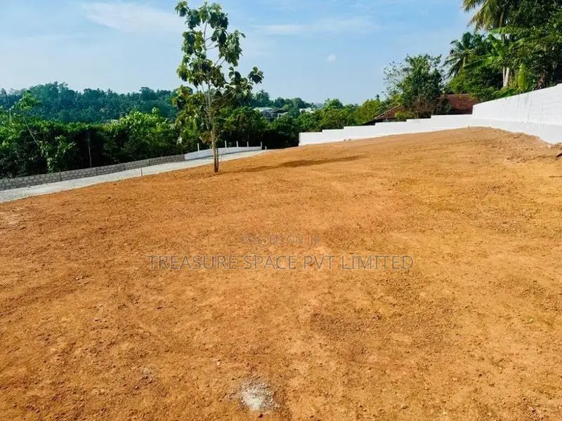 Land for Sale at Homagama City Limits (Urban Life)
