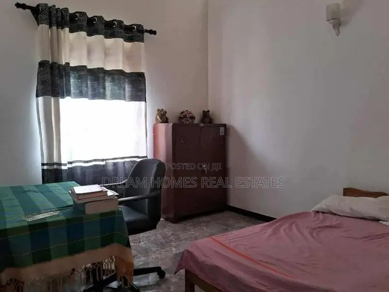 Two-Storey House for Sale – Makola | 20 Perches