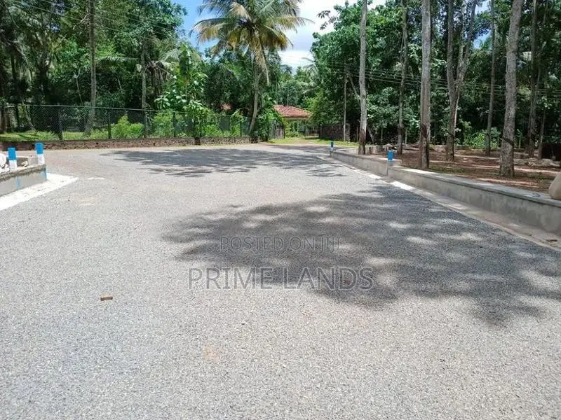 Land in Diuwlapitiya