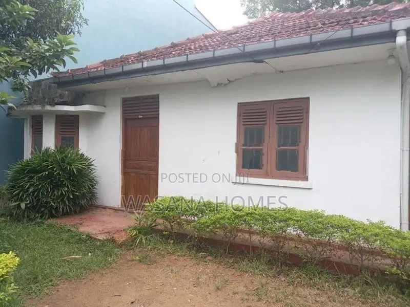 Stu Land with House for Sale Boralasgamuwa