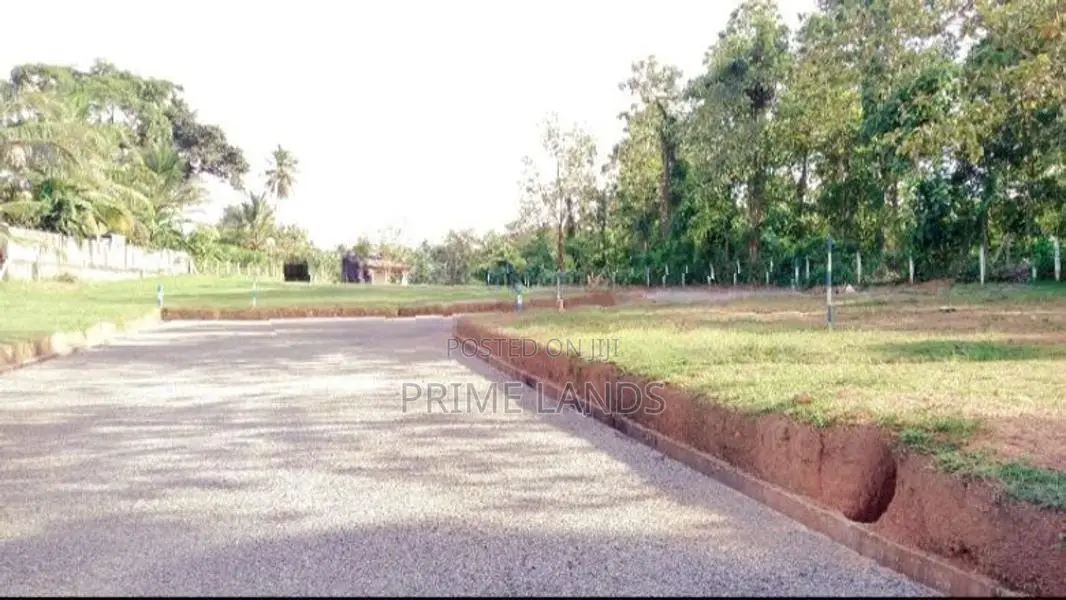 මීගමුව මීරිගම පාරෙන් ඉඩමක් විකිනීමට