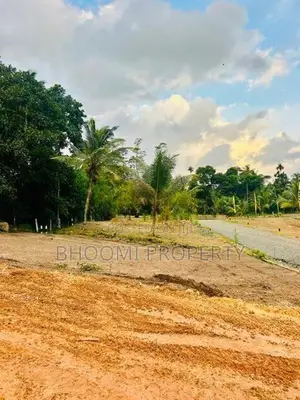 උඩුගම පාර ජයන්ති හංදියෙන් අගනා බිම් කොටස්
