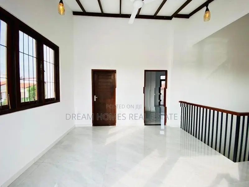 Luxury Two-Storey Family Home in Athurugiriya