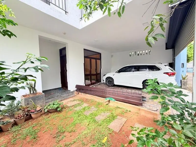 Three-Storied House for Sale – Boralesgamuwa