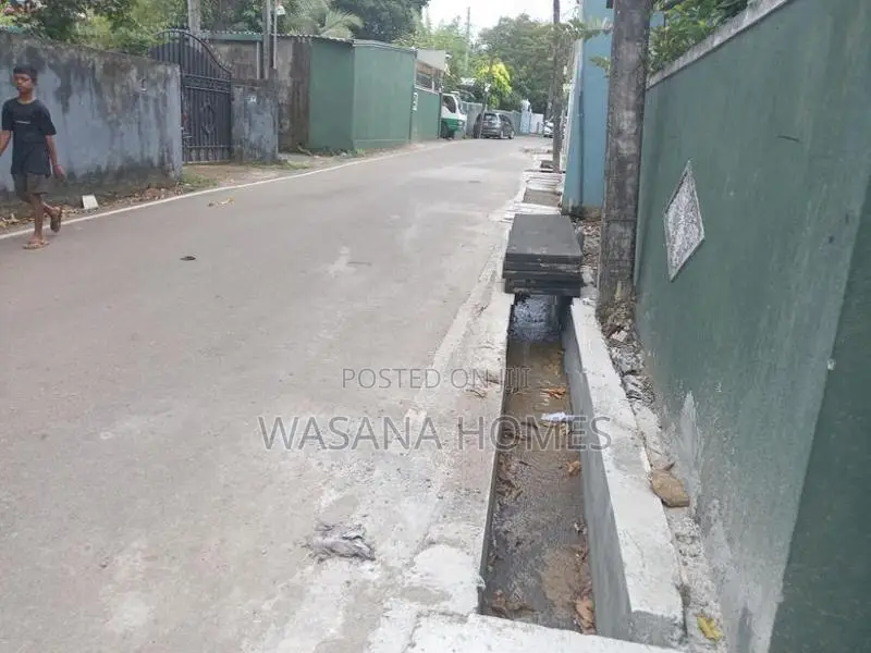 Stu Land with House for Sale Boralasgamuwa