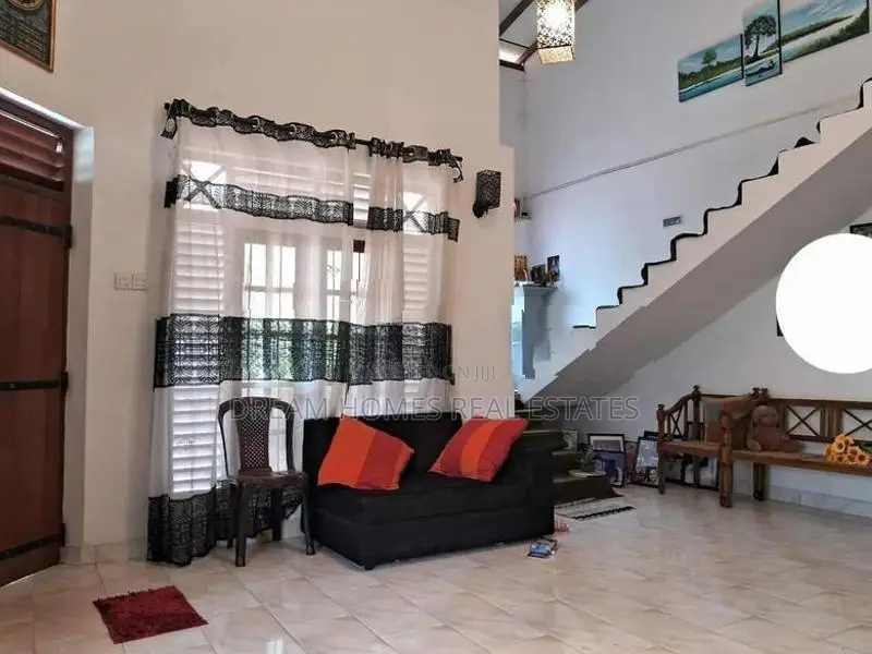 Two-Storey House for Sale – Makola | 20 Perches