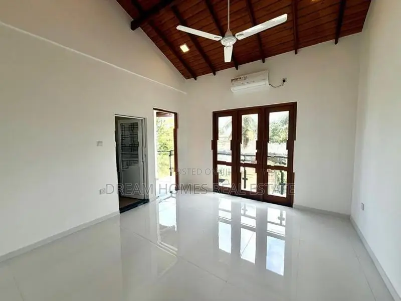 Luxury Two-Story Home for Sale – Kahathuduwa