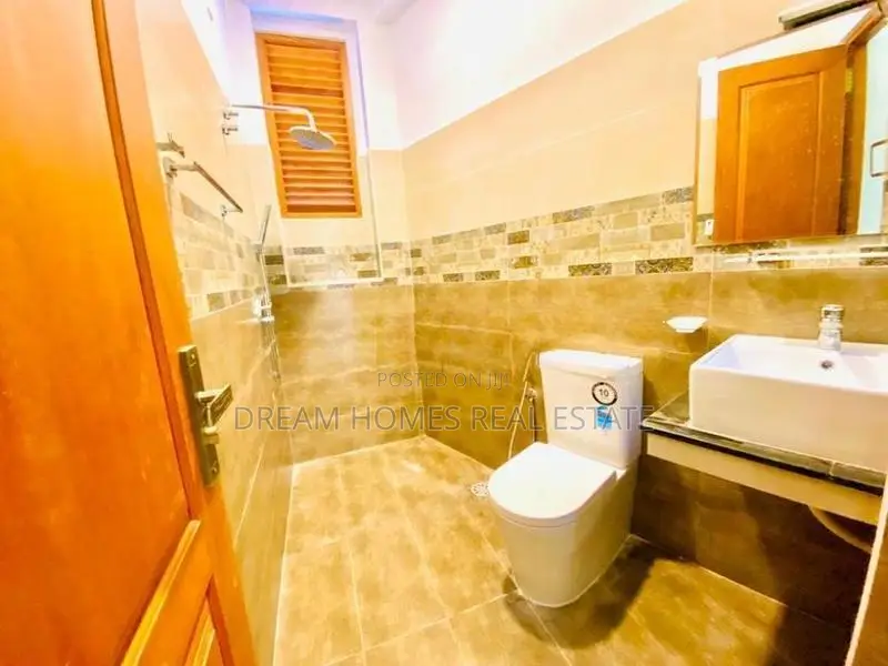 Brand New 3 Storied House for Sale in Piliyandala City.