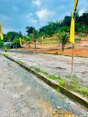 උඩුගම පාර ජයන්ති හංදියෙන් අගනා බිම් කොටස්