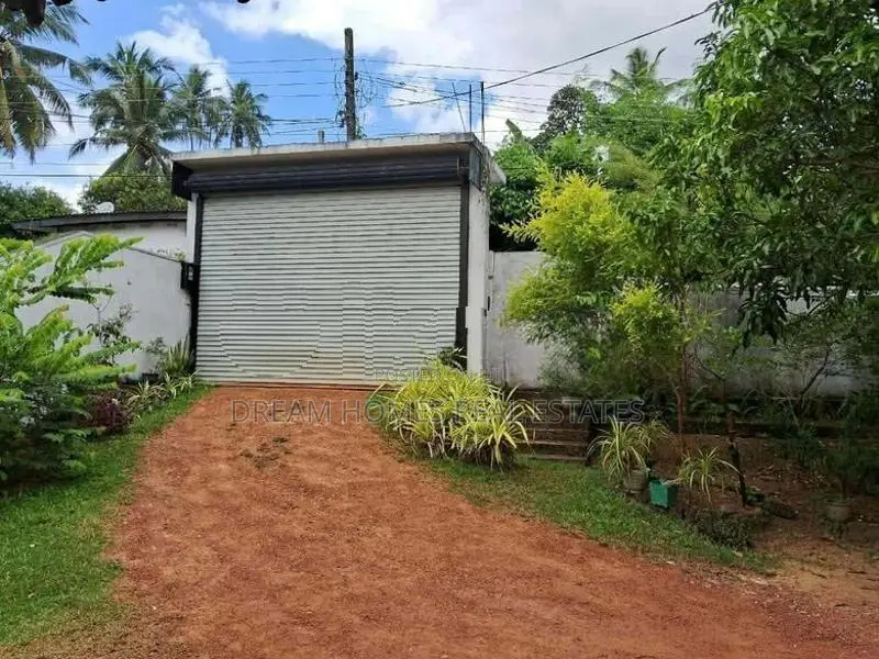 Two-Storey House for Sale – Makola | 20 Perches