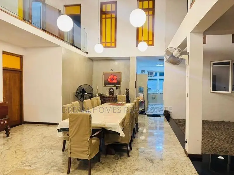 Luxury Spacious House for Sale in Thalawathugoda