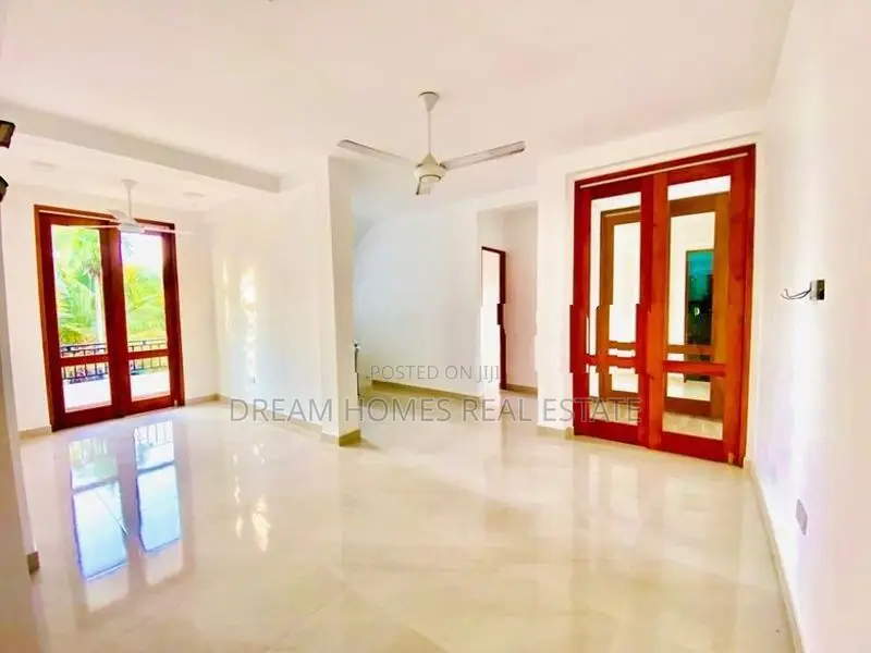 Brand New 3 Storied House for Sale in Piliyandala City.