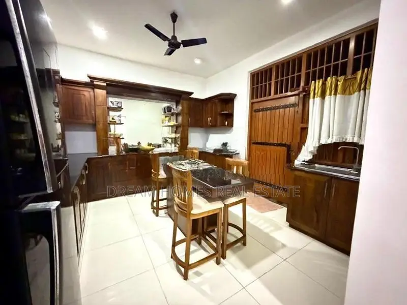 Super Luxury House for Sale – Talawatugoda