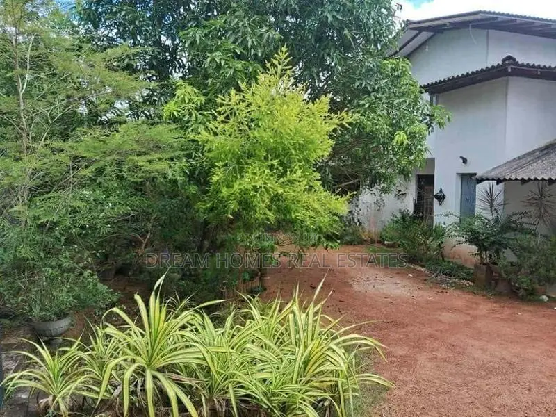 Two-Storey House for Sale – Makola | 20 Perches