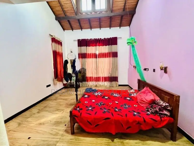 3-Story Home with Scenic Rooftop Lounge – Koswatta