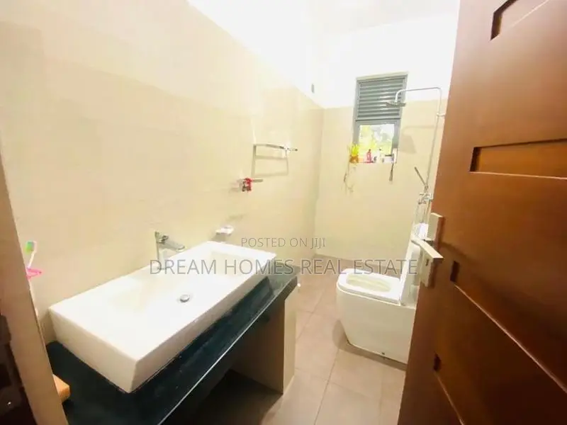 Spacious 5-Bedroom House for Rent – Thalawathugoda