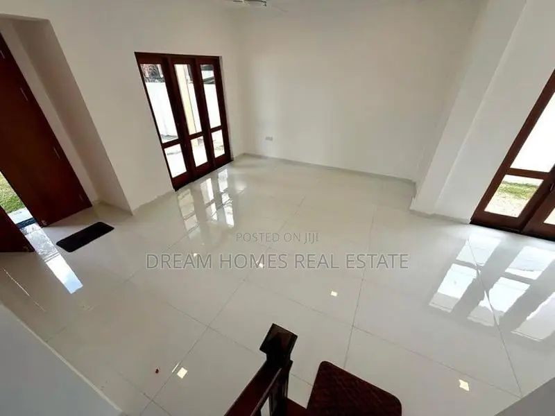 Luxury Two-Story Home for Sale – Kahathuduwa