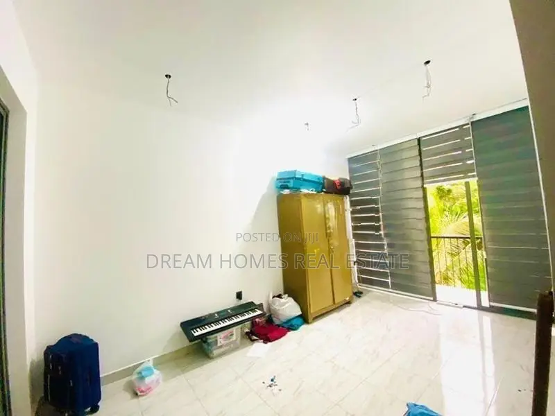 Spacious 5-Bedroom House for Rent – Thalawathugoda
