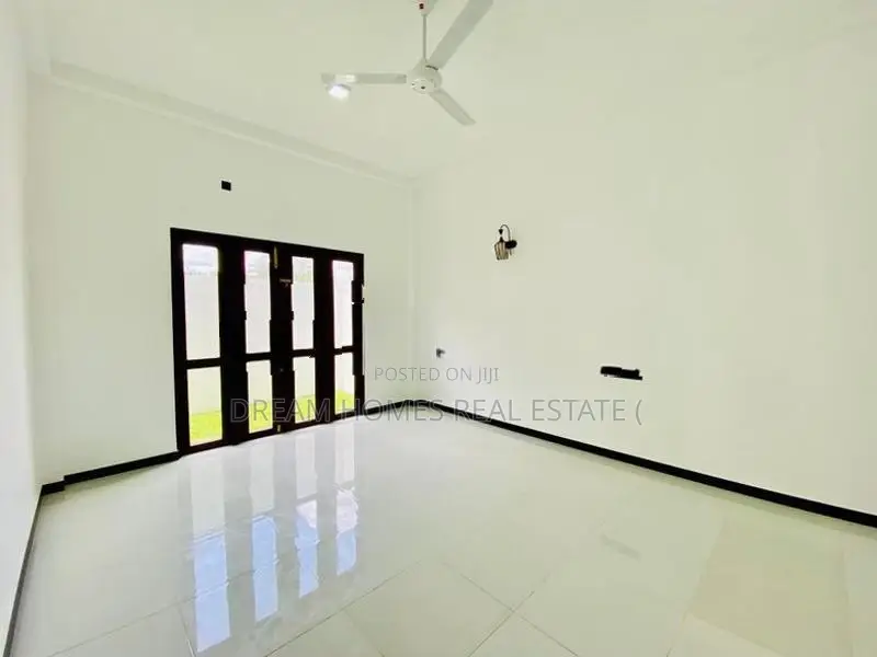 Modern Luxury Home for Sale – Athurugiriya