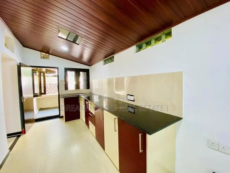 Home for Sale in Athurugiriya – Millennium City