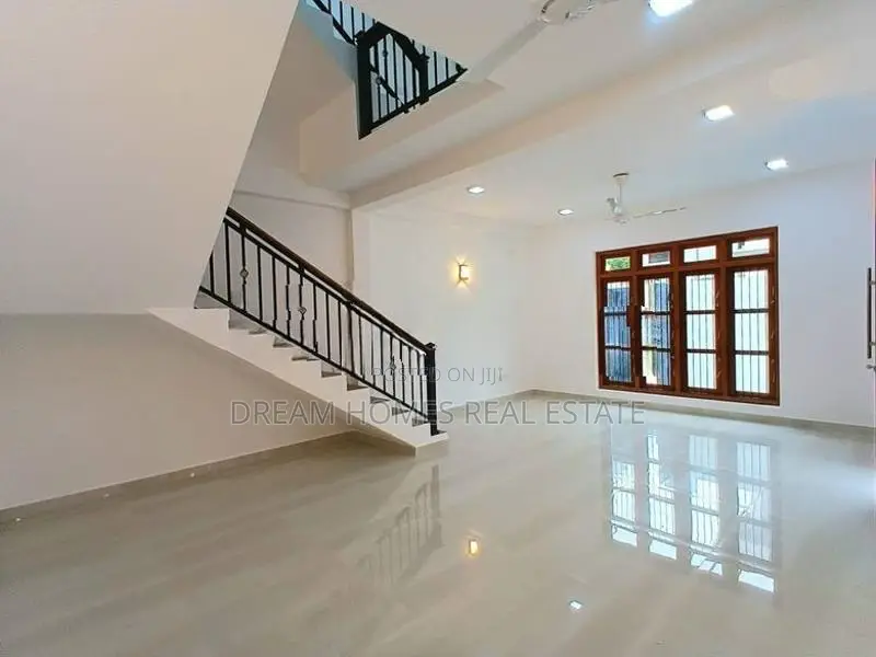 Luxury Three-Storey House for Sale – Boralesgamuwa