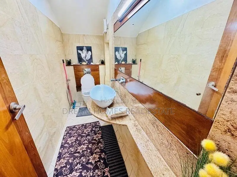 Luxury Spacious House for Sale in Thalawathugoda