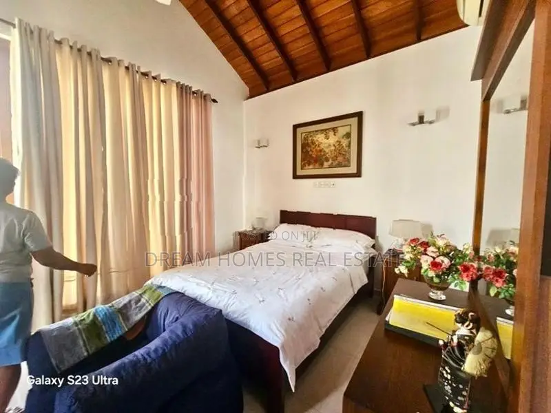 4-Bedroom House for Sale – Thalawathugoda, Hokandara Road