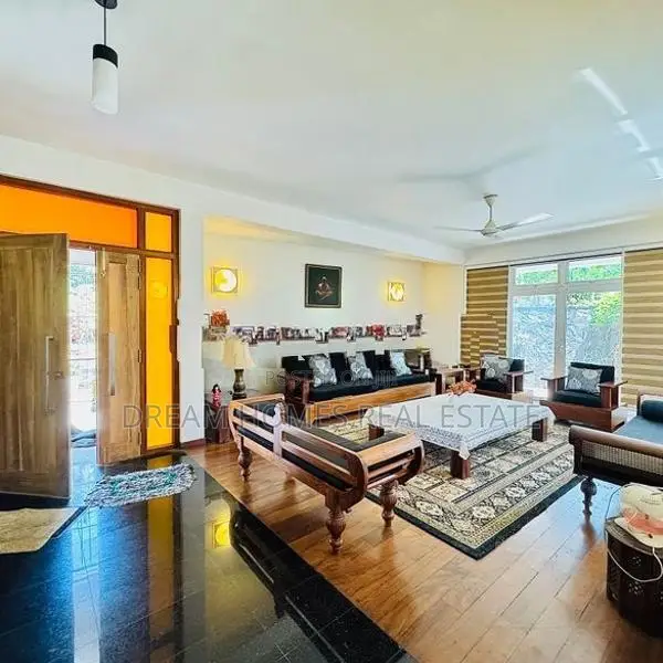 Luxury Spacious House for Sale in Thalawathugoda