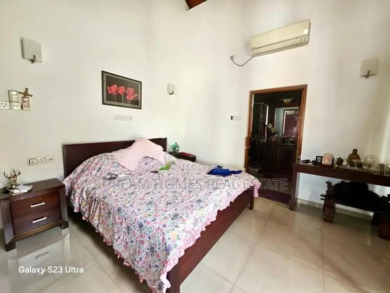 4-Bedroom House for Sale – Thalawathugoda, Hokandara Road