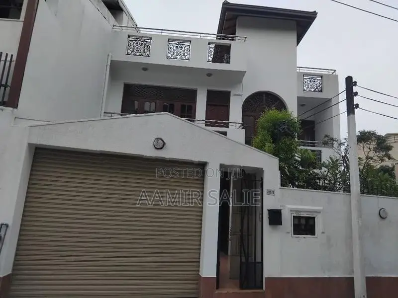 Luxury Fully Furnished 4-Bedroom House for Rent in Battaramulla