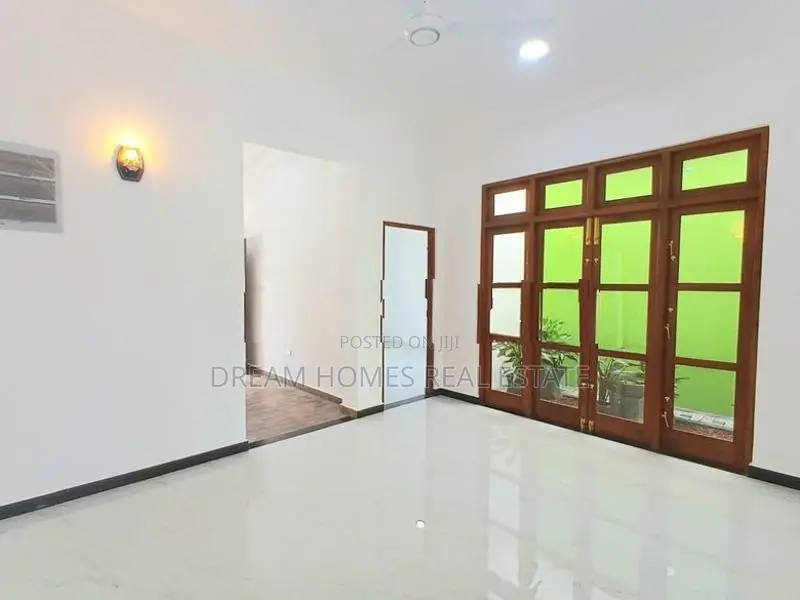 Spacious 2-Storey House with Rooftop for Sale – Makandana
