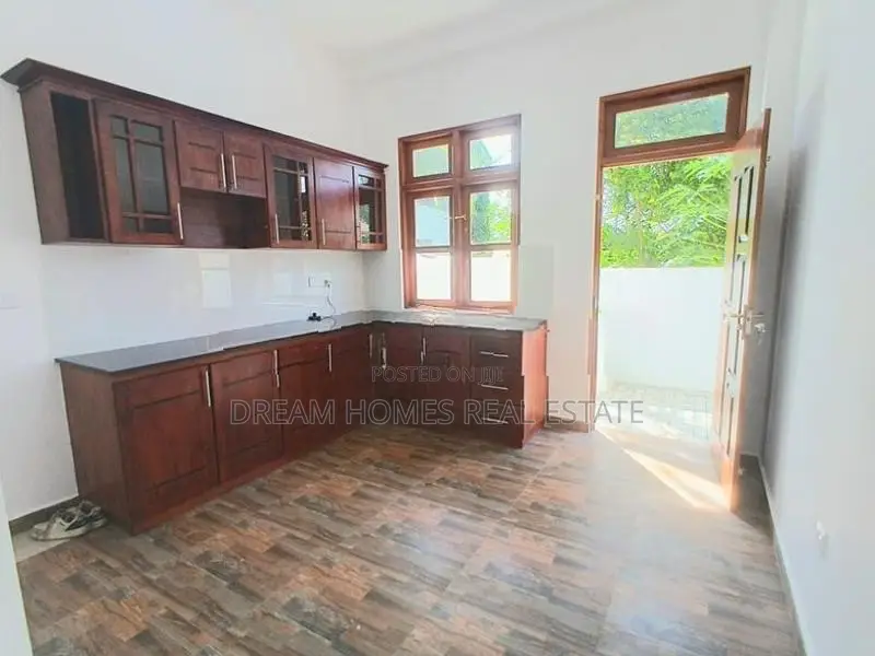 Spacious 2-Storey House with Rooftop for Sale – Makandana