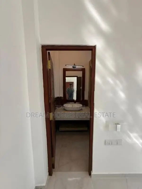 Brand New Luxury Two-Story Home in Piliyandala
