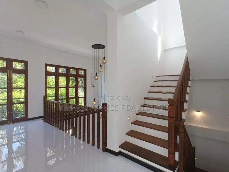Spacious 2-Storey House with Rooftop for Sale – Makandana