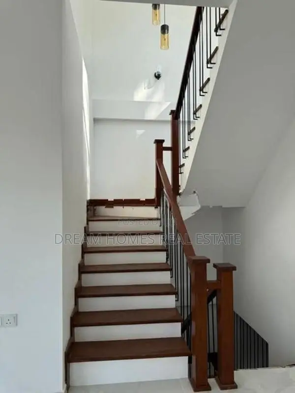 Brand New Luxury Two-Story Home in Piliyandala