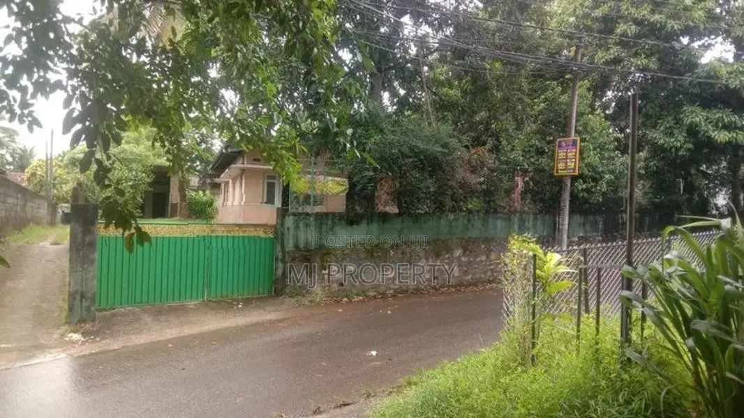 ( GS-1181)Valuable Residential Land with House Sale in Athurugiriya