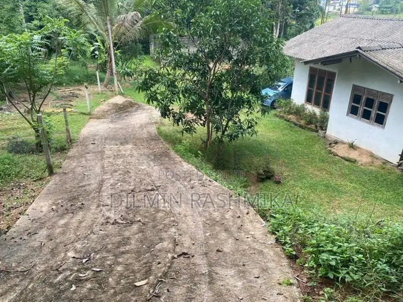දොම්පේ නගරයට ආසන්නයෙන් නිවසක් සහිත ඉඩමක් විකිණීමට