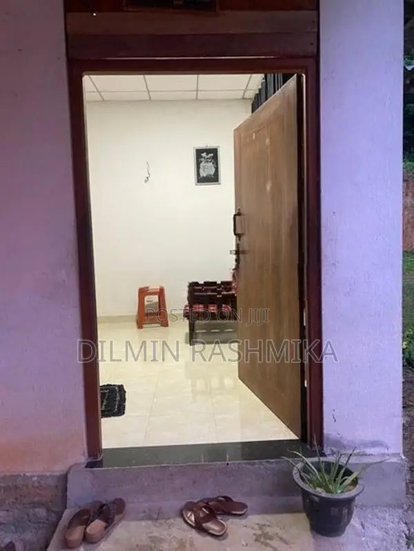 දොම්පේ නගරයට ආසන්නයෙන් නිවසක් සහිත ඉඩමක් විකිණීමට