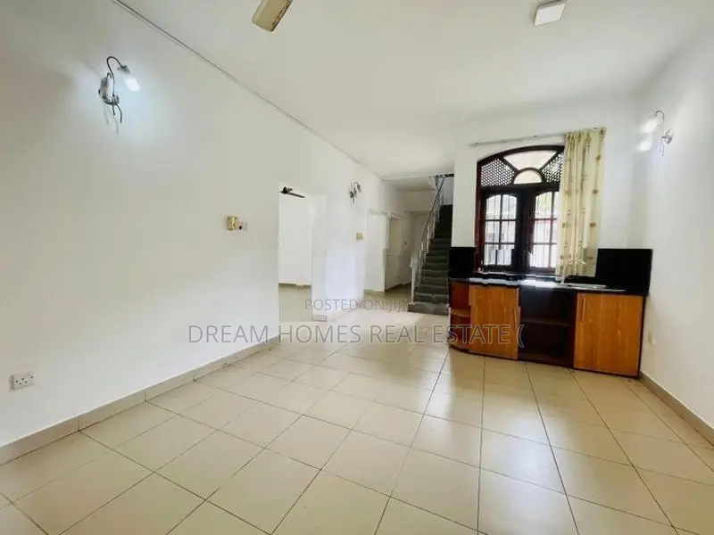 5-Bedroom House for Rent – Battaramulla, Koswatta