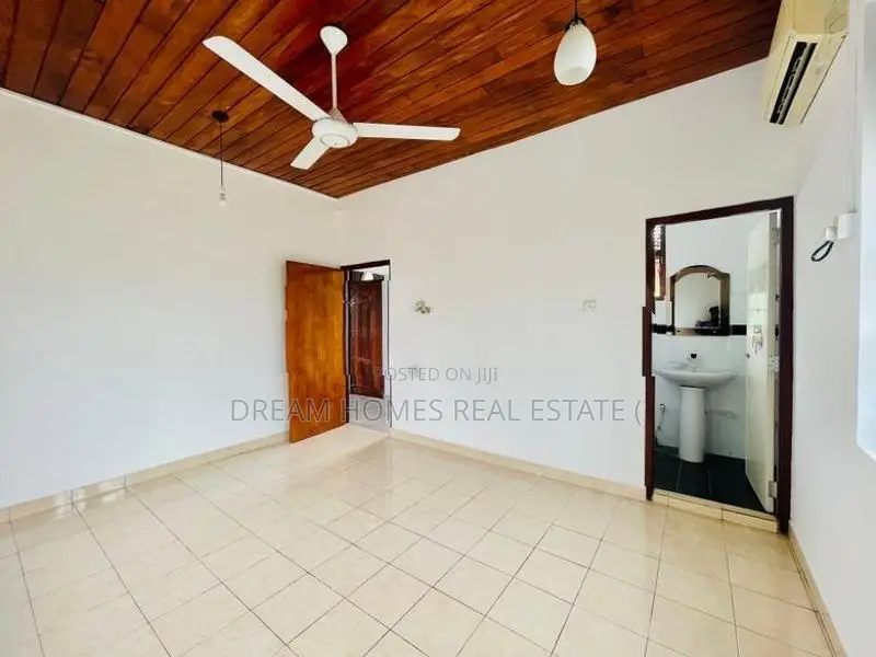 5-Bedroom House for Rent – Battaramulla, Koswatta
