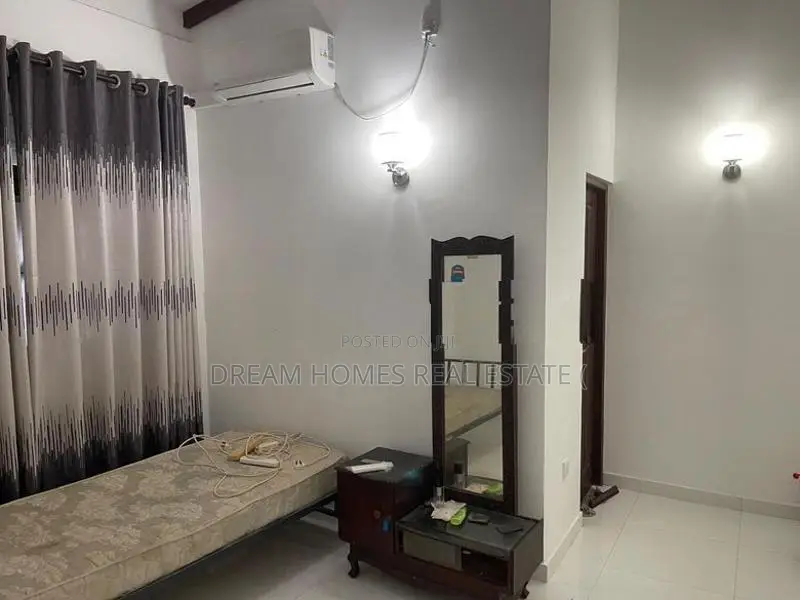 Luxury 4-Bedroom Solar Generating House for Sale Athurugiriya
