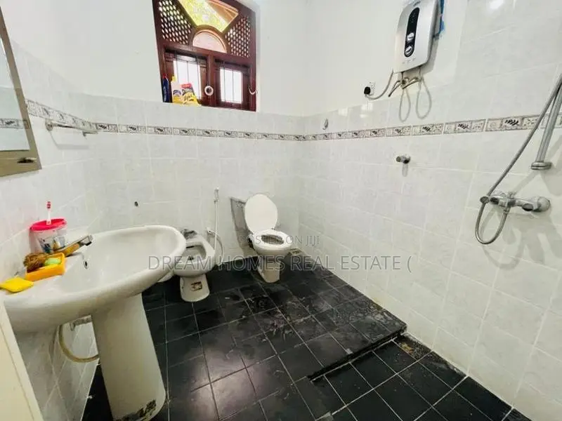 5-Bedroom House for Rent – Battaramulla, Koswatta