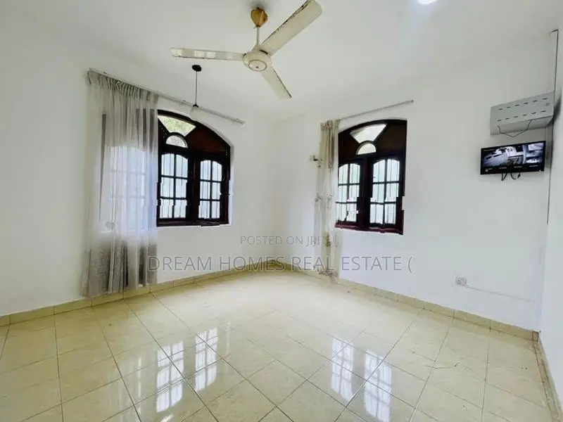 5-Bedroom House for Rent – Battaramulla, Koswatta