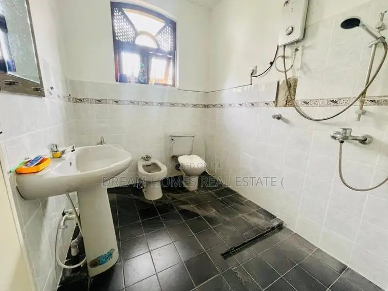5-Bedroom House for Rent – Battaramulla, Koswatta