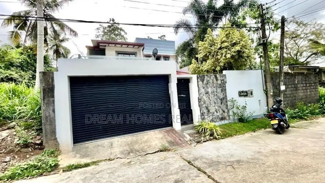 Luxury 4-Bedroom Solar Generating House for Sale Athurugiriya
