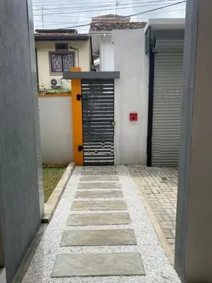 Spacious 4-Bedroom House for Rent – Thalawathugoda