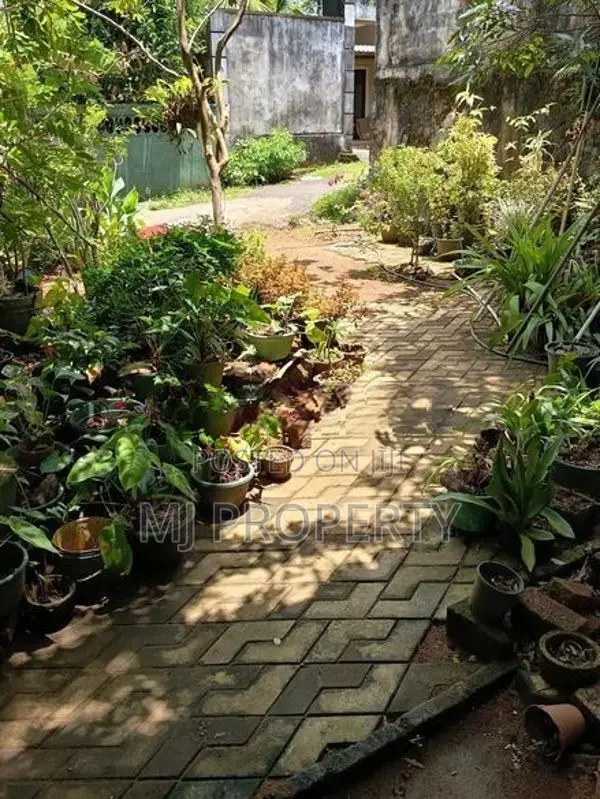 (GS-1183)Valuable HalfComplete Single Storey House for Sale Athurugiri