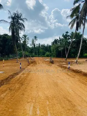 Kadawatha නගරයෙන් ගණේමුල්ල බස් පාරට 500m දුරින් පර්චස් 6,7 ඉඩම් විකිණී
